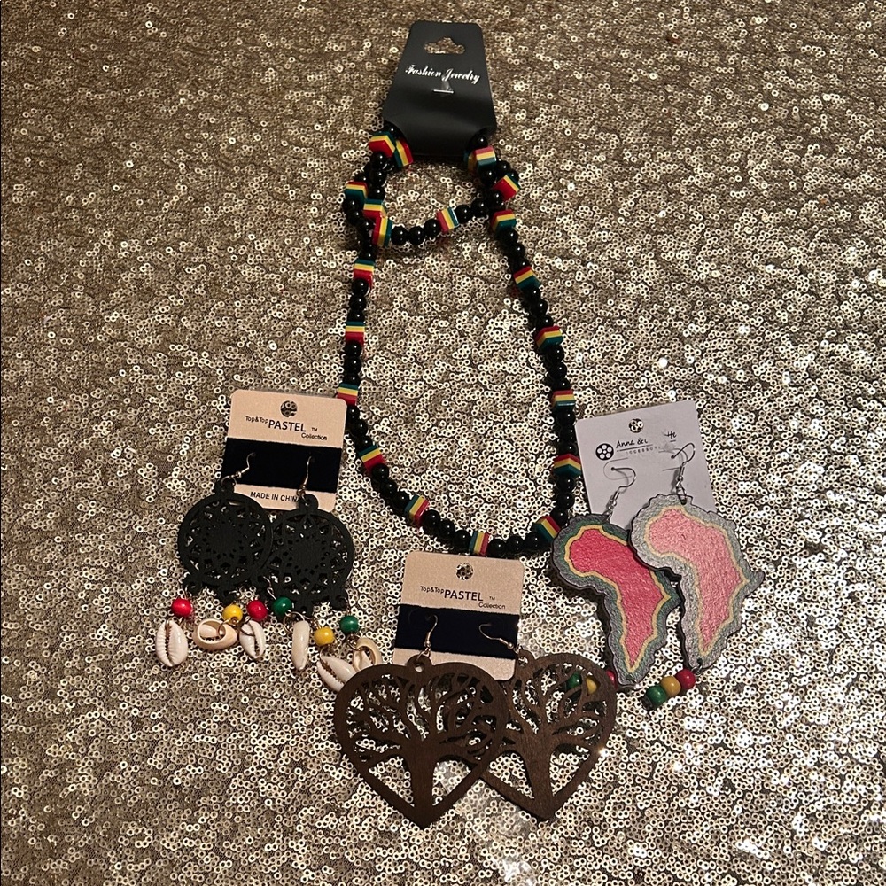 African inspired jewelry 
Lot 2
